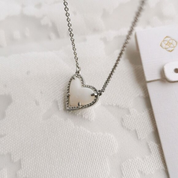 Kendra Scott Ari Heart Silver Necklace Ivory Mother-Of-Pearl - Picture 3 of 4